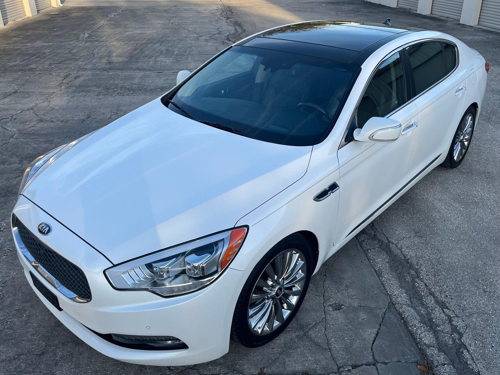 
								Kia K900 Luxury full									