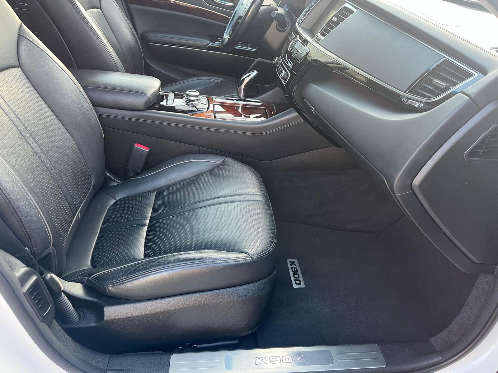 
								Kia K900 Luxury full									