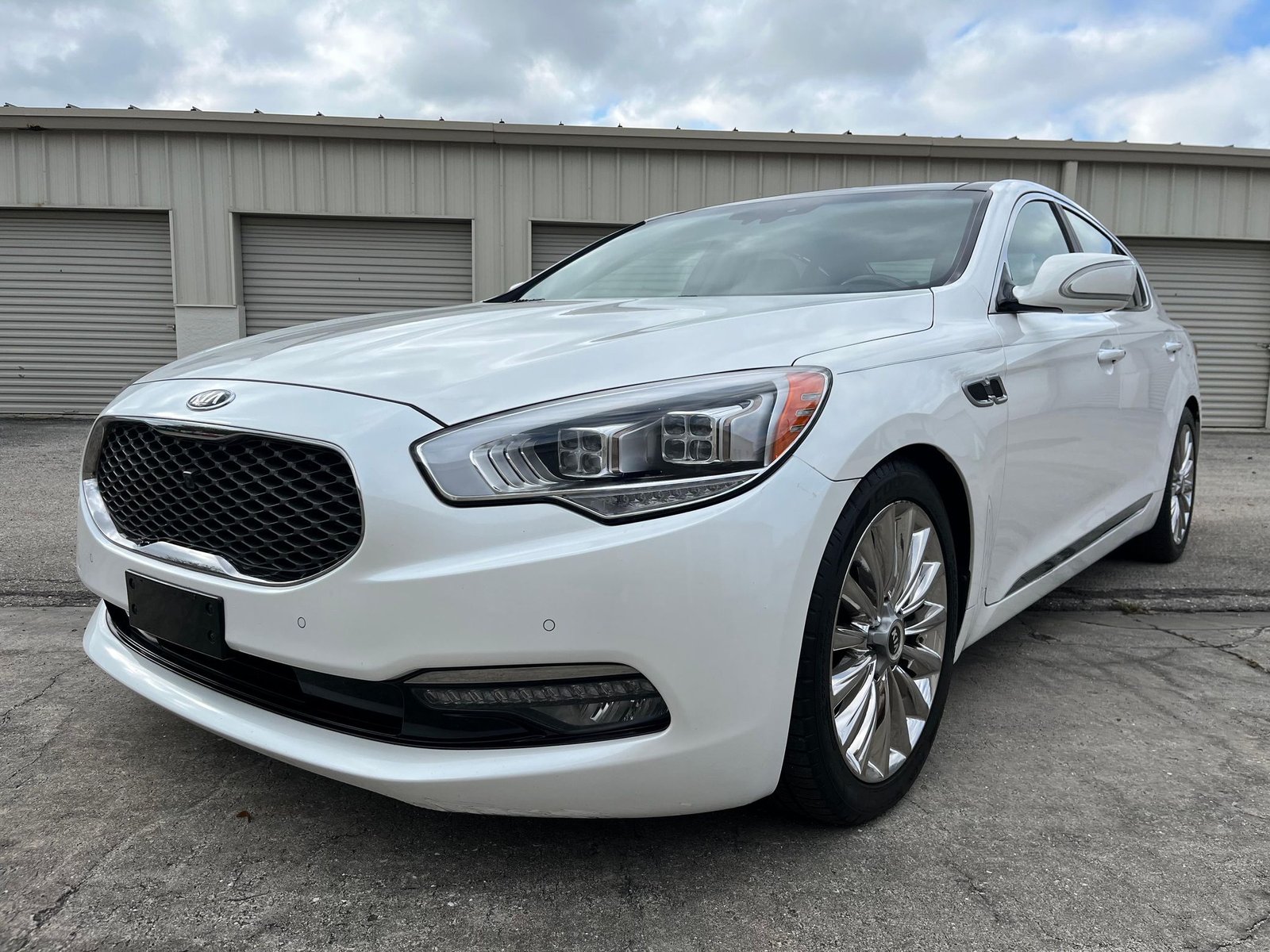 
								Kia K900 Luxury full									