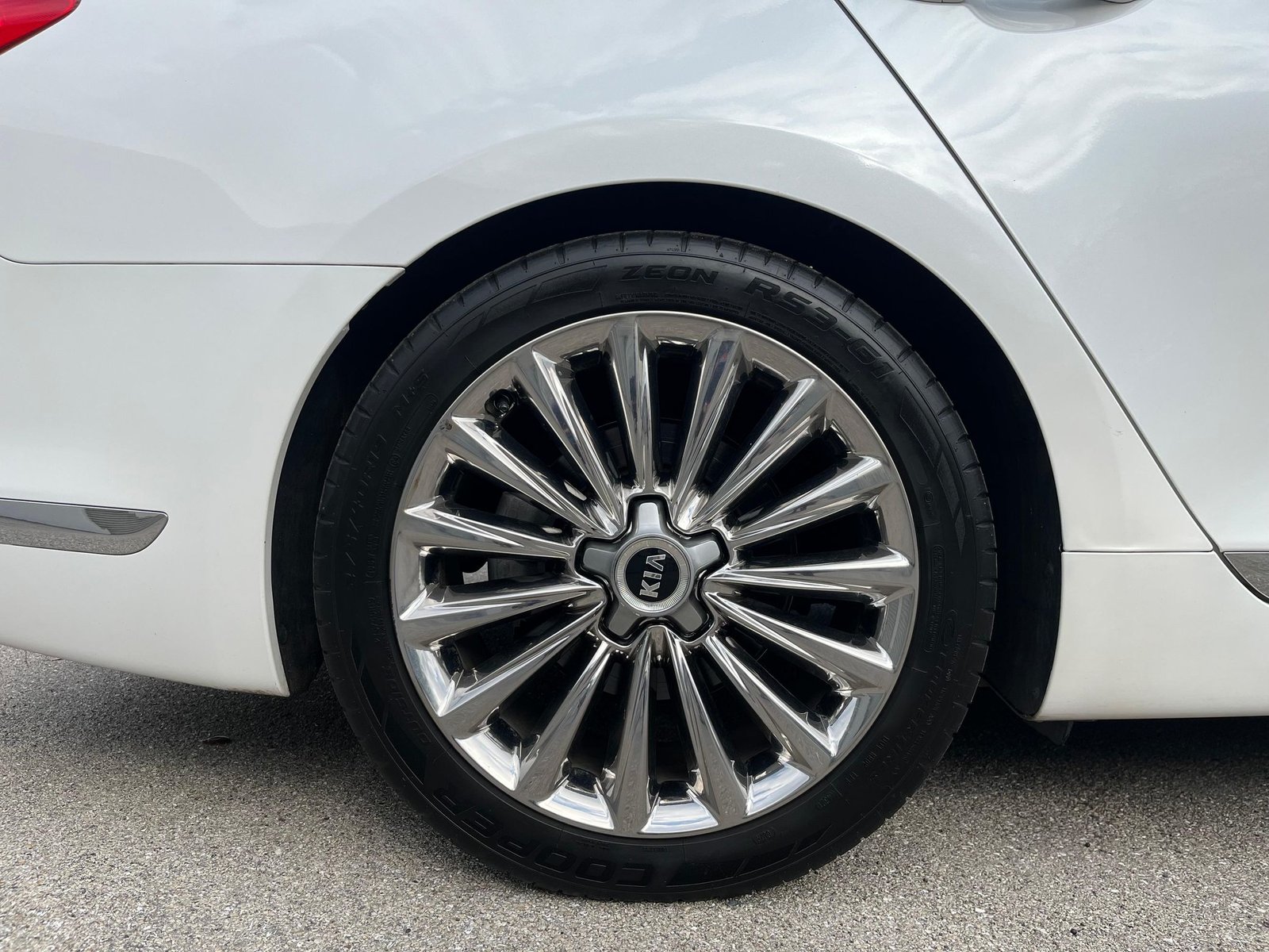 
								Kia K900 Luxury full									