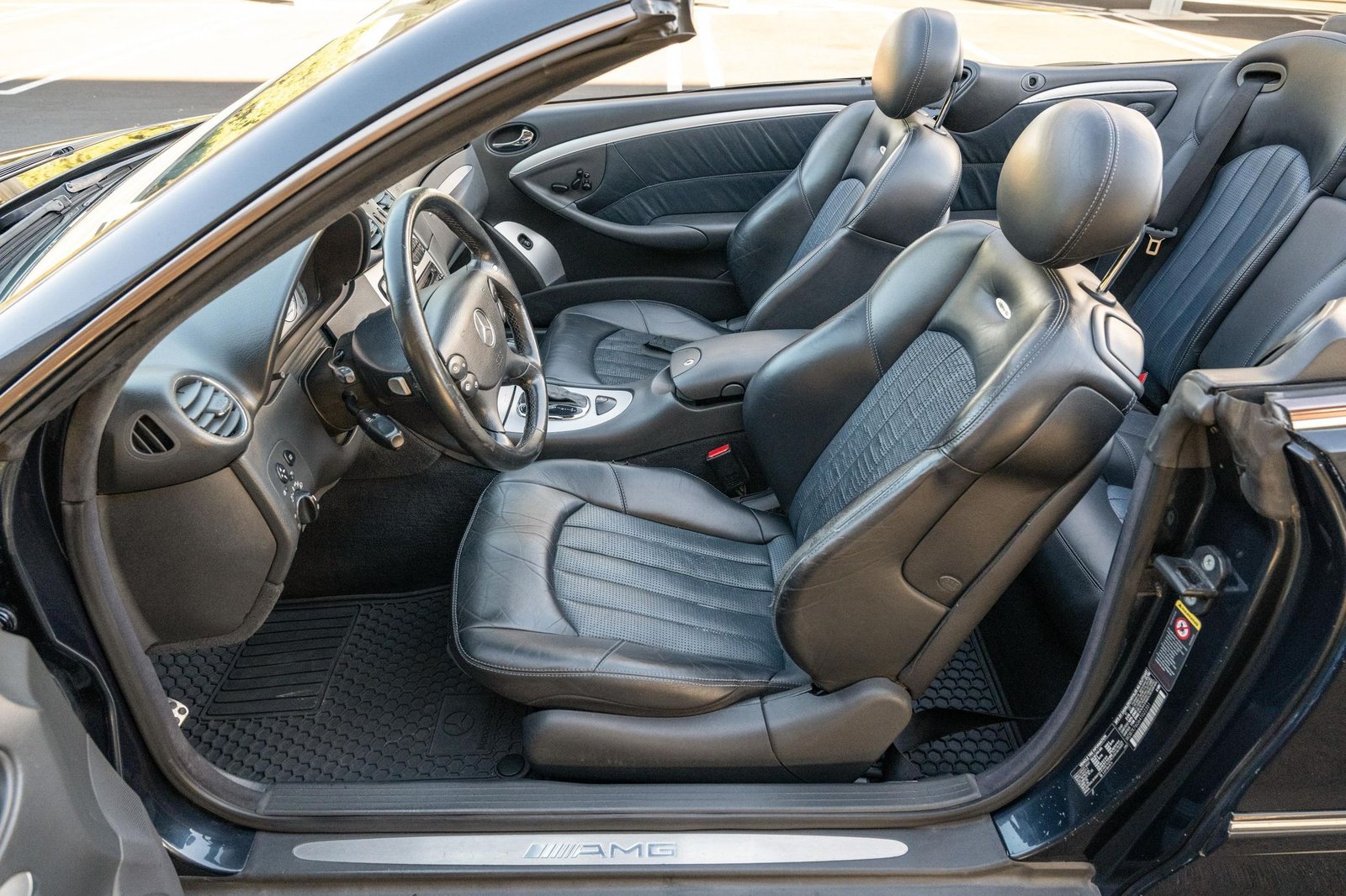 
								Mercedes-Benz CLK55 AMG Cabriolet full									