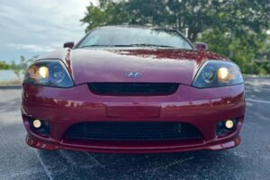 Hyundai Tiburon SE