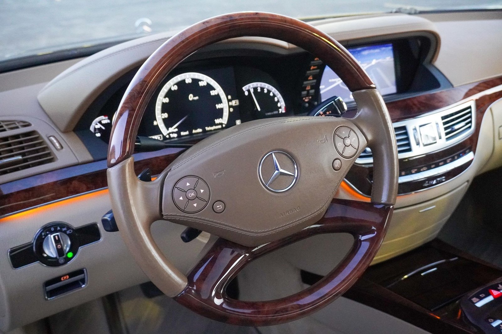 
								Mercedes-Benz S550 4Matic full									