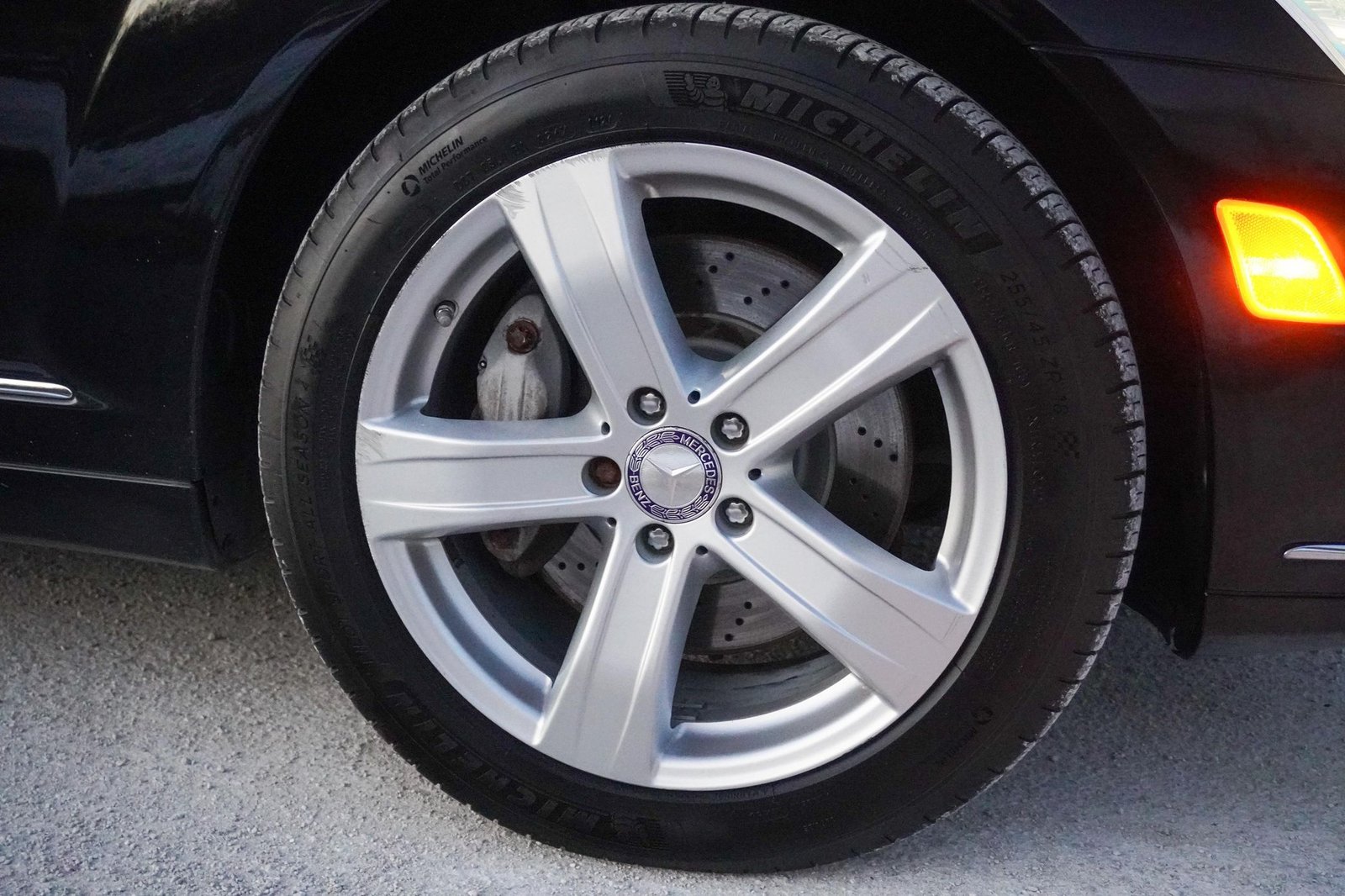 
								Mercedes-Benz S550 4Matic full									