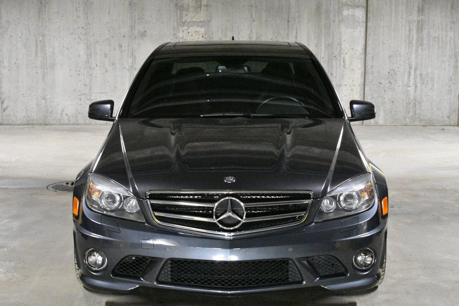 
								Mercedes-Benz C63 AMG Sedan full									