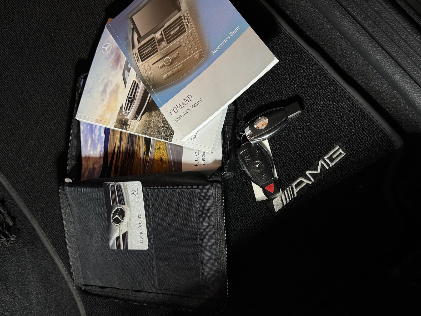 
								Mercedes-Benz C63 AMG Sedan full									