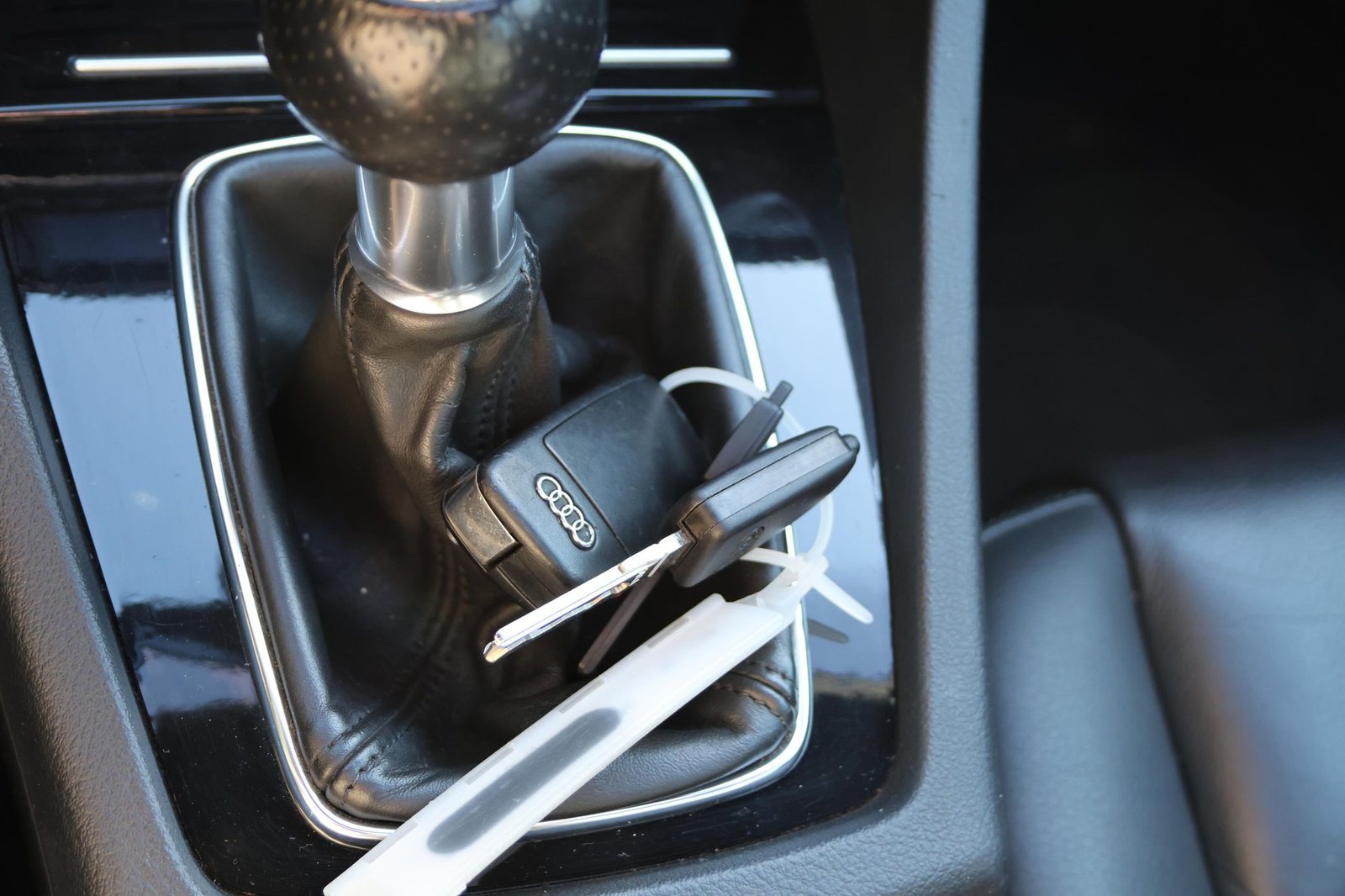 
								Audi A4 Avant 2.0T Quattro full									