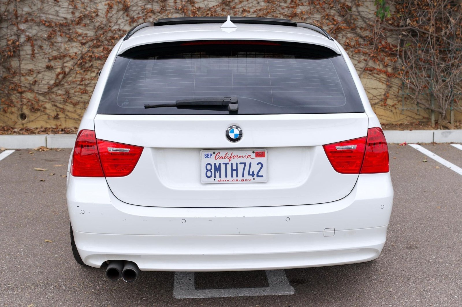 
								BMW 328i Sports Wagon full									