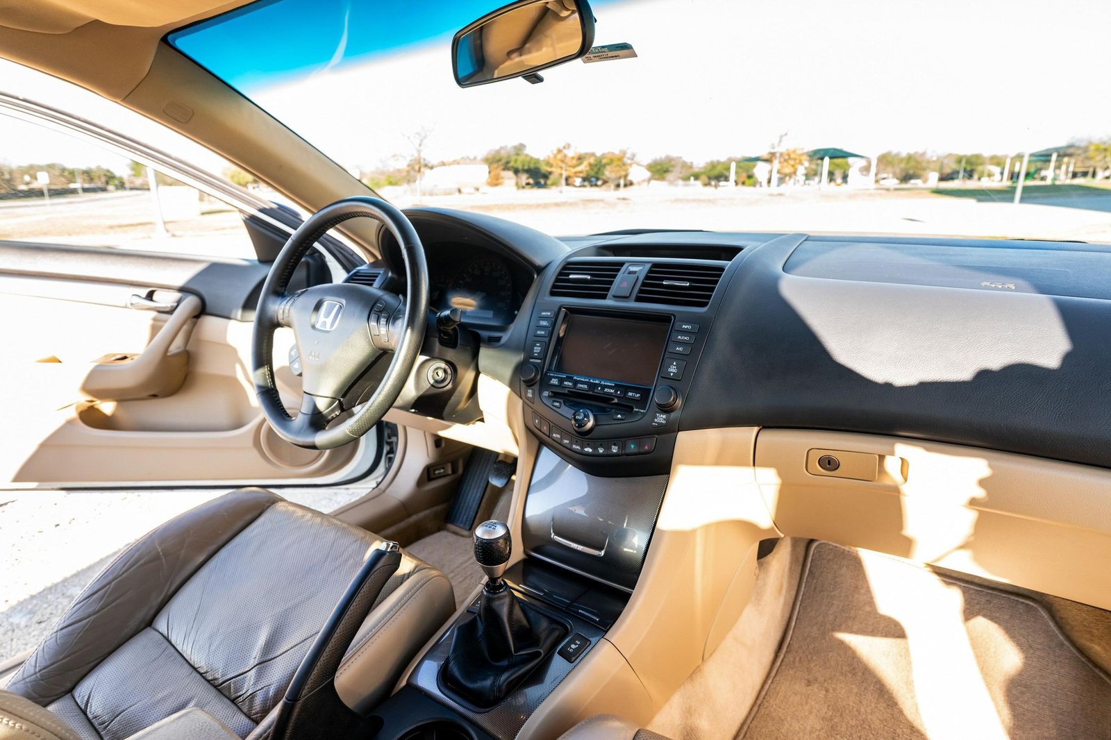 
								Honda Accord EX V6 Coupe full									