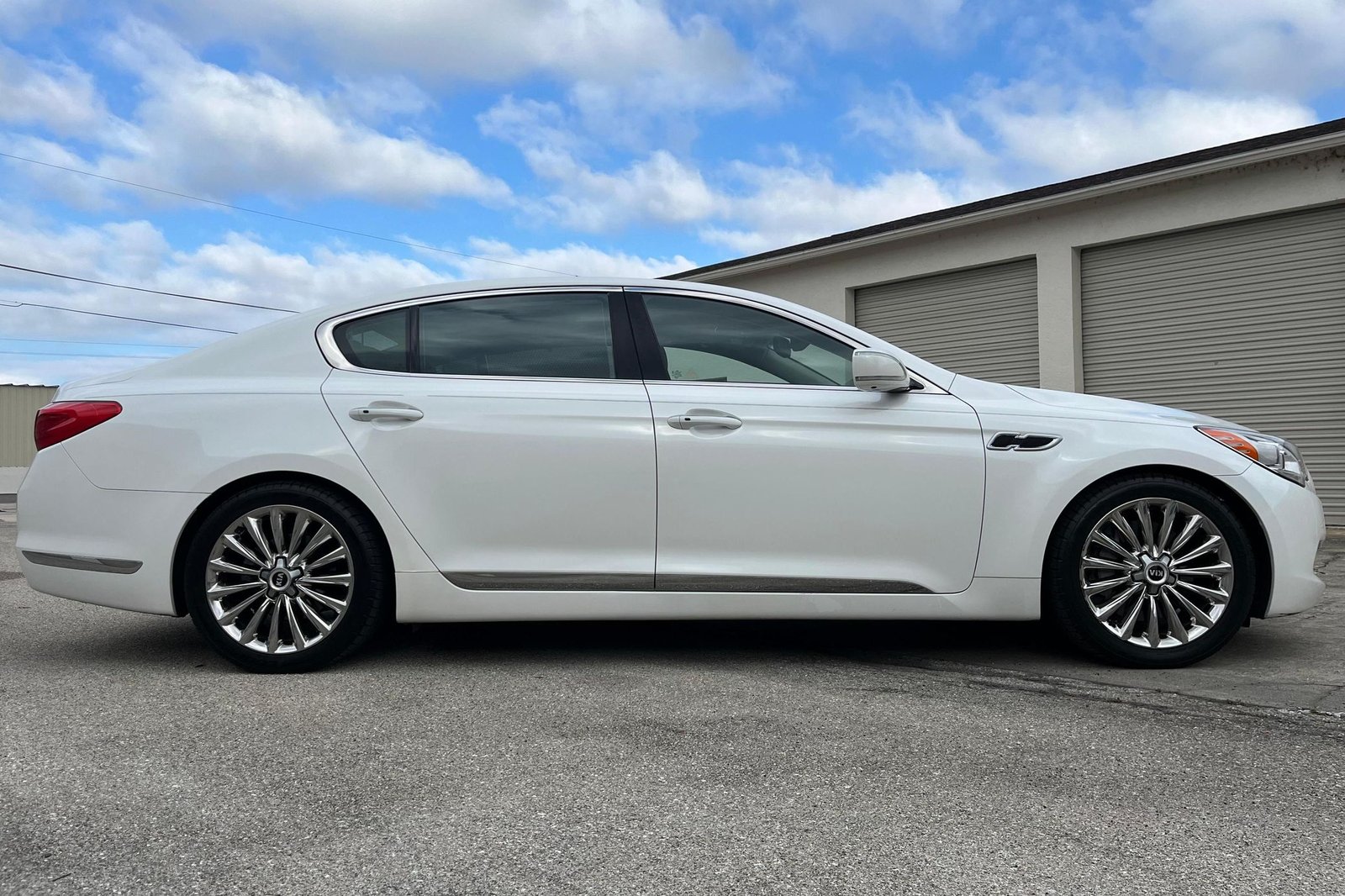 
								Kia K900 Luxury full									
