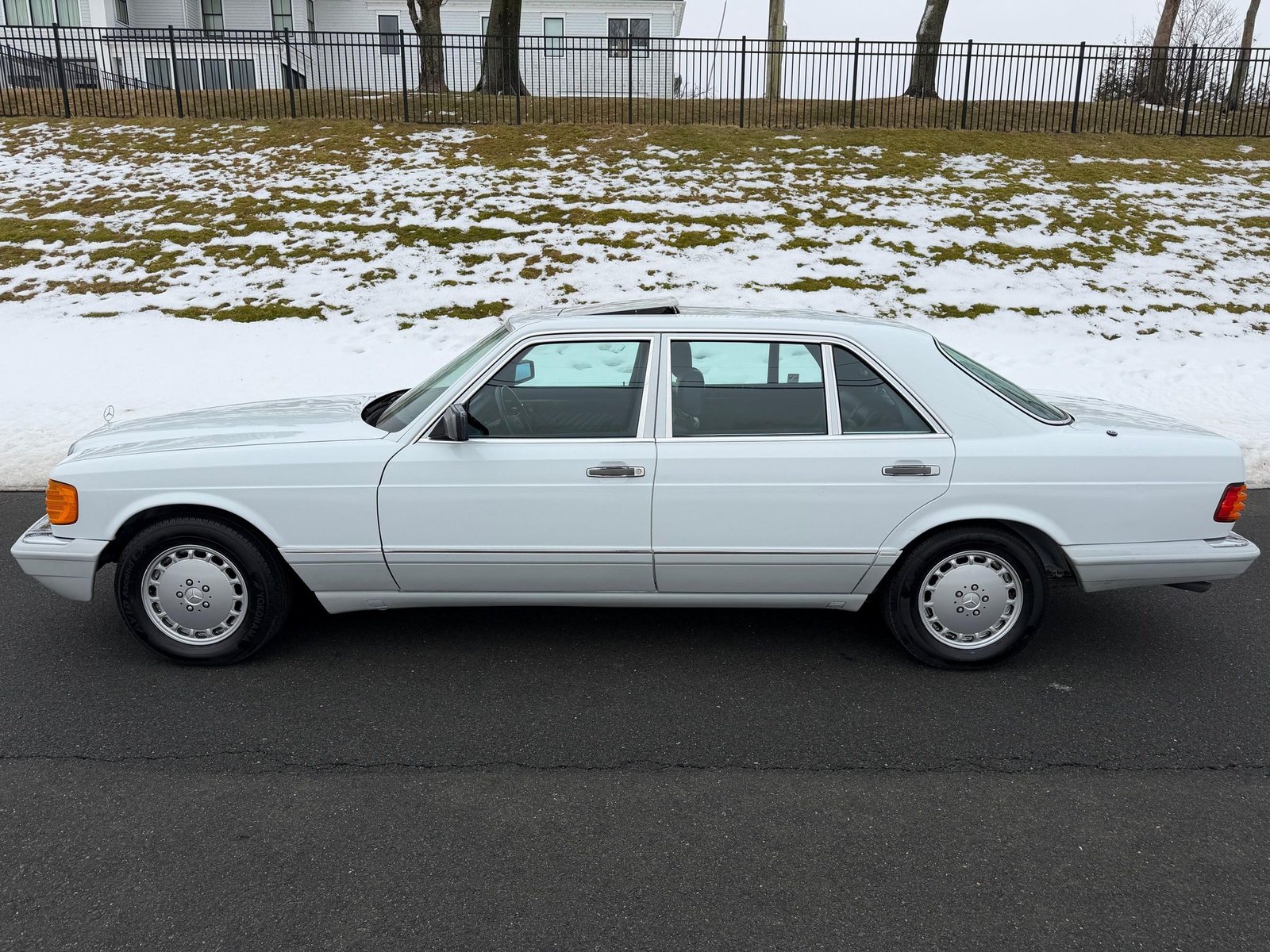 
								Mercedes-Benz 420SEL full									