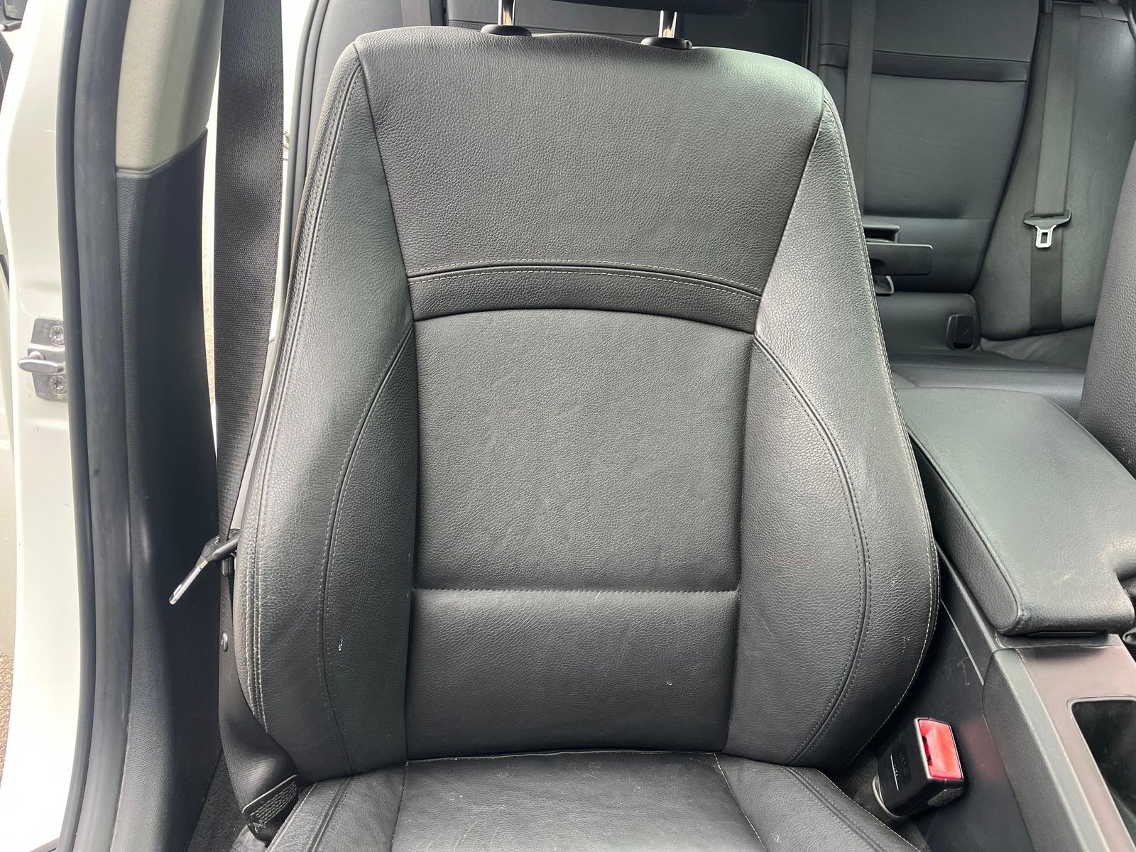 
								BMW 328i Sports Wagon full									