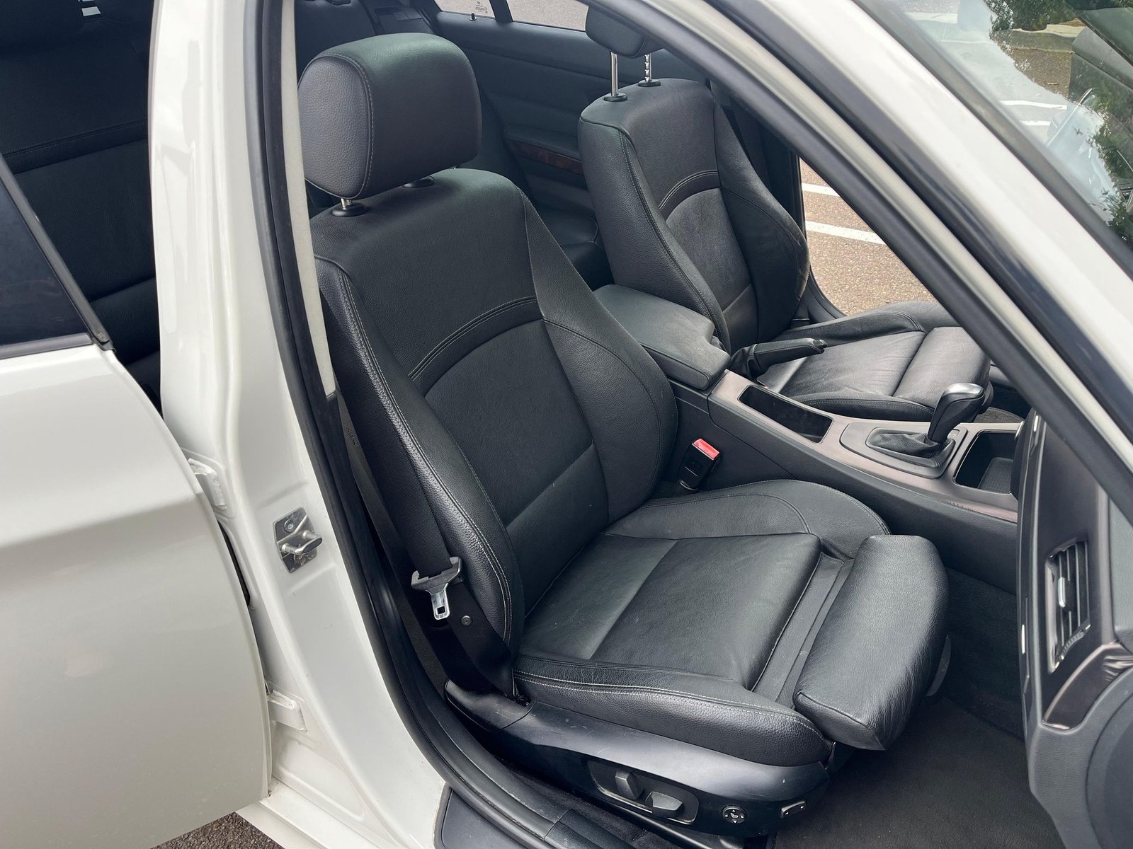 
								BMW 328i Sports Wagon full									