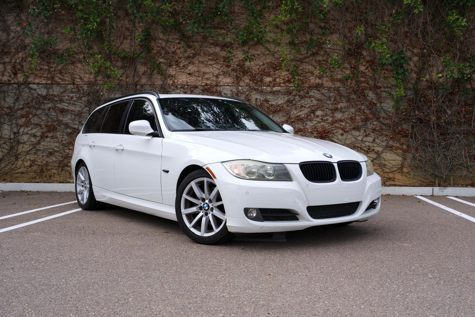 
								BMW 328i Sports Wagon full									