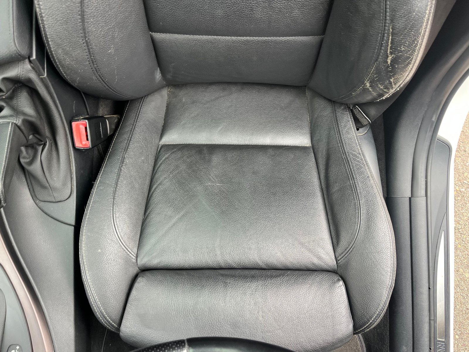 
								BMW 328i Sports Wagon full									