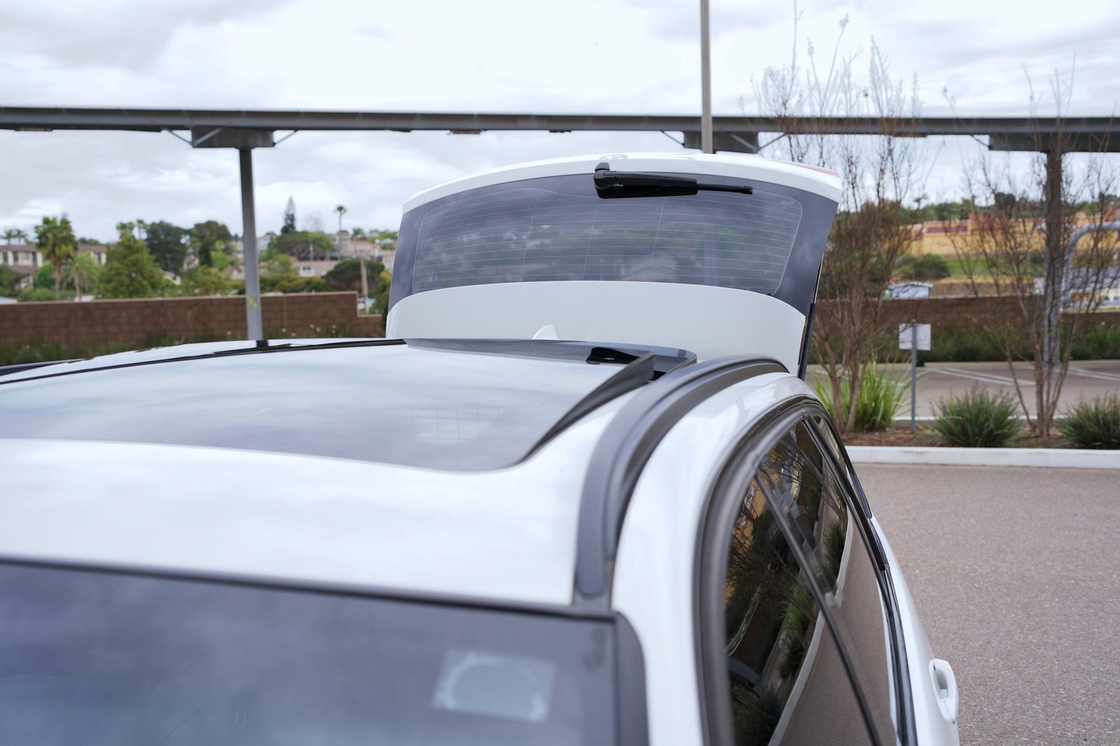 
								BMW 328i Sports Wagon full									