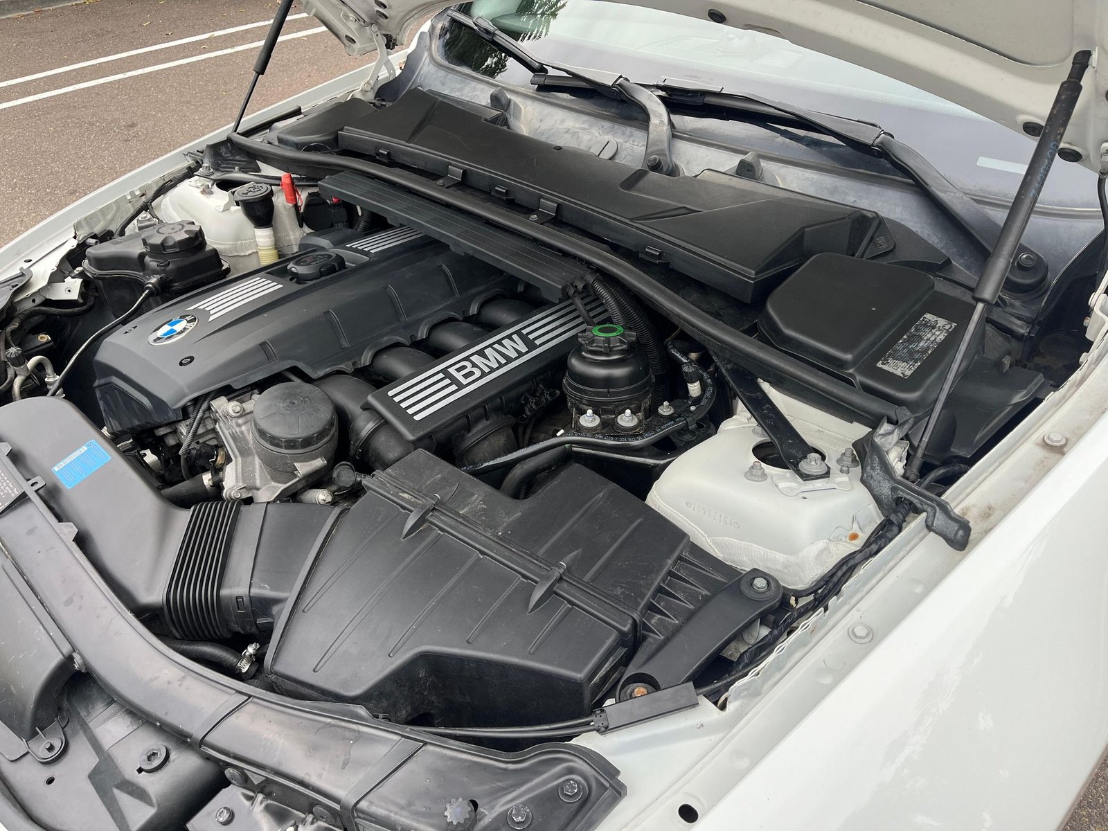 
								BMW 328i Sports Wagon full									