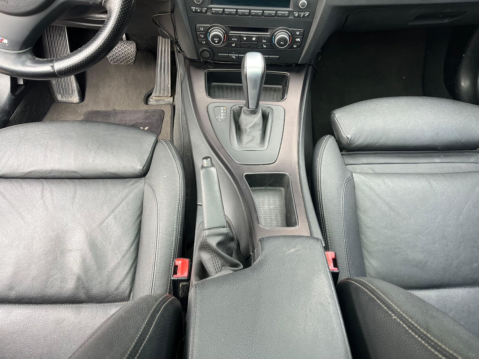 
								BMW 328i Sports Wagon full									