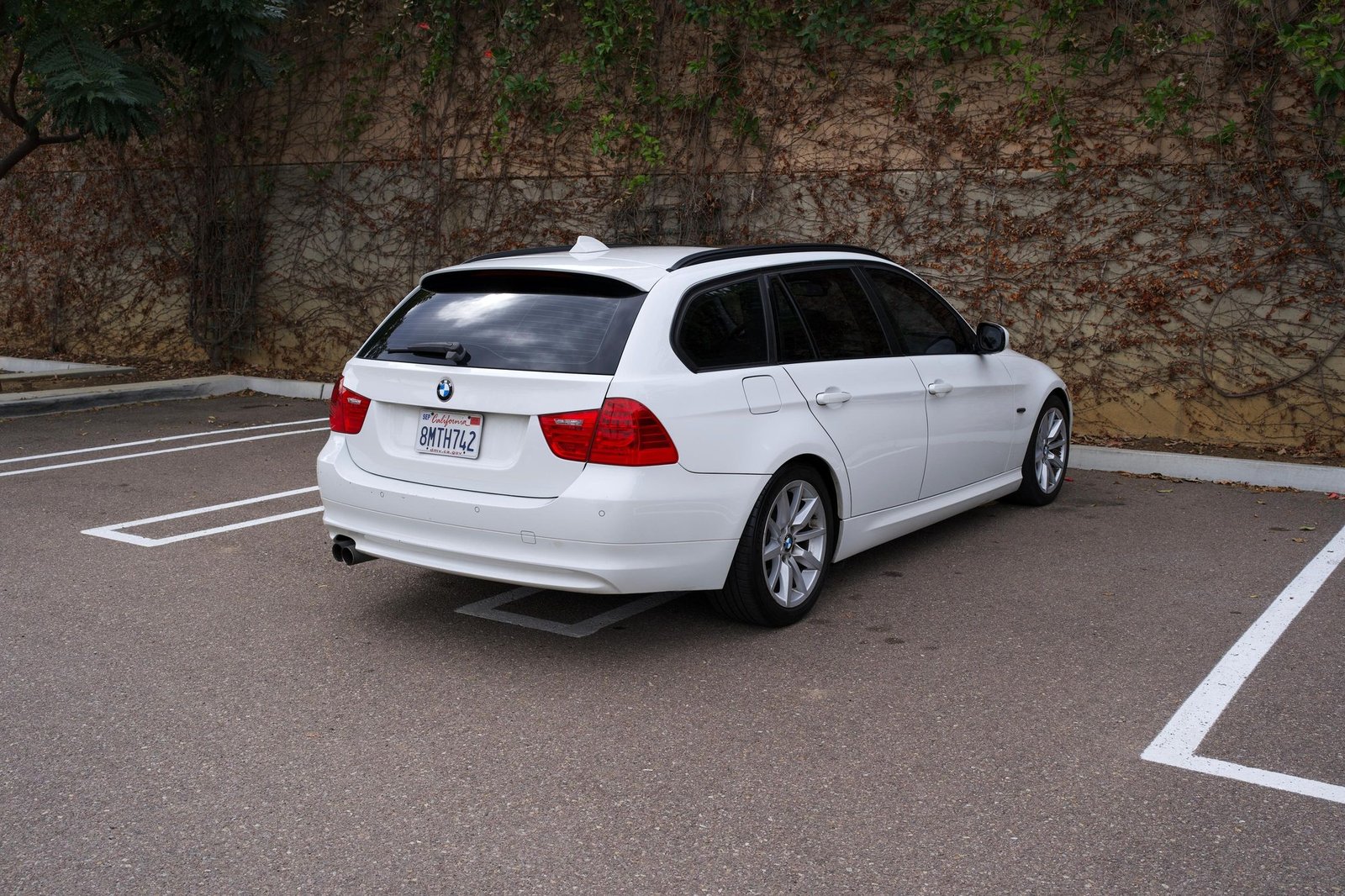 
								BMW 328i Sports Wagon full									