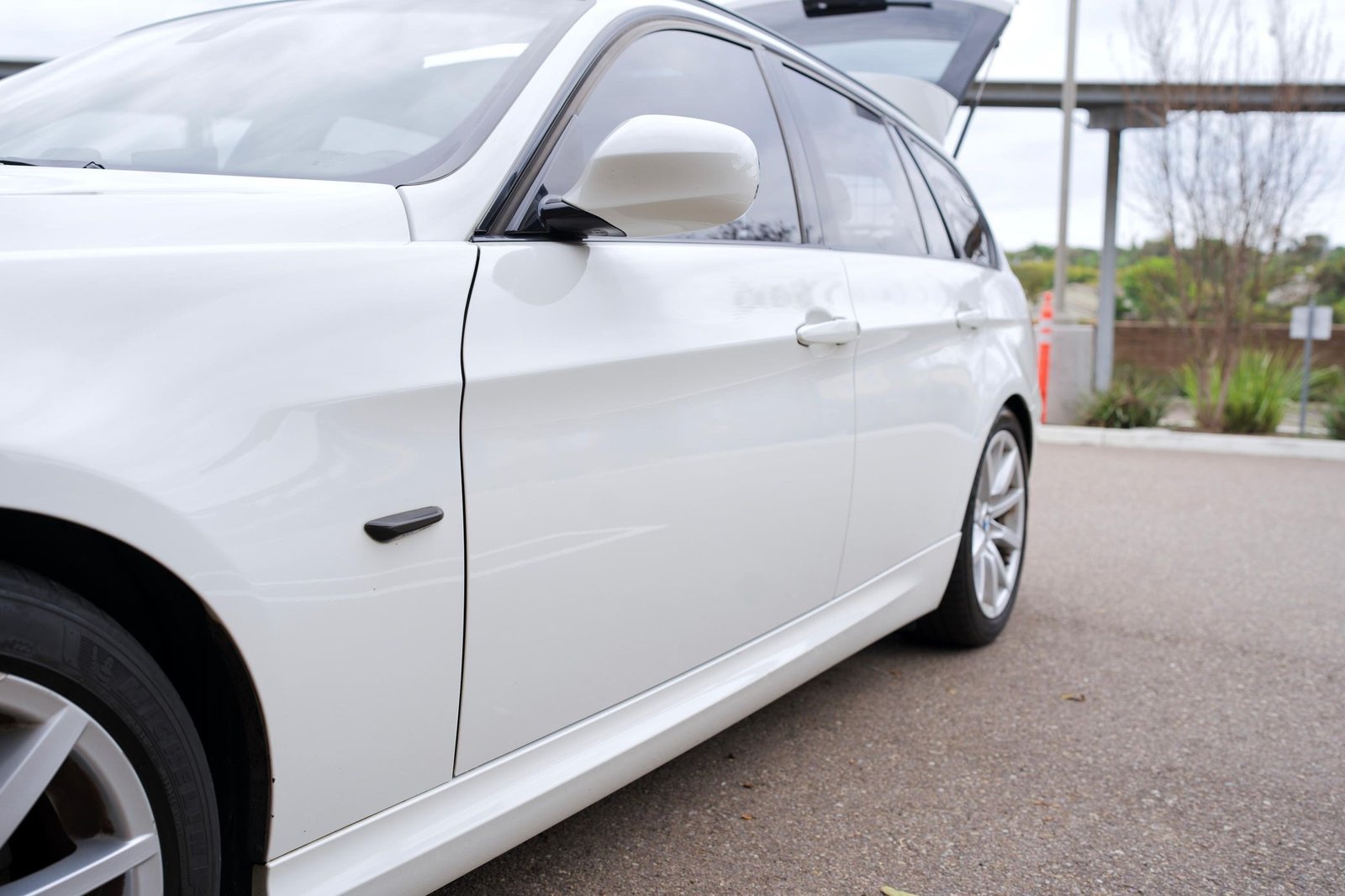 
								BMW 328i Sports Wagon full									