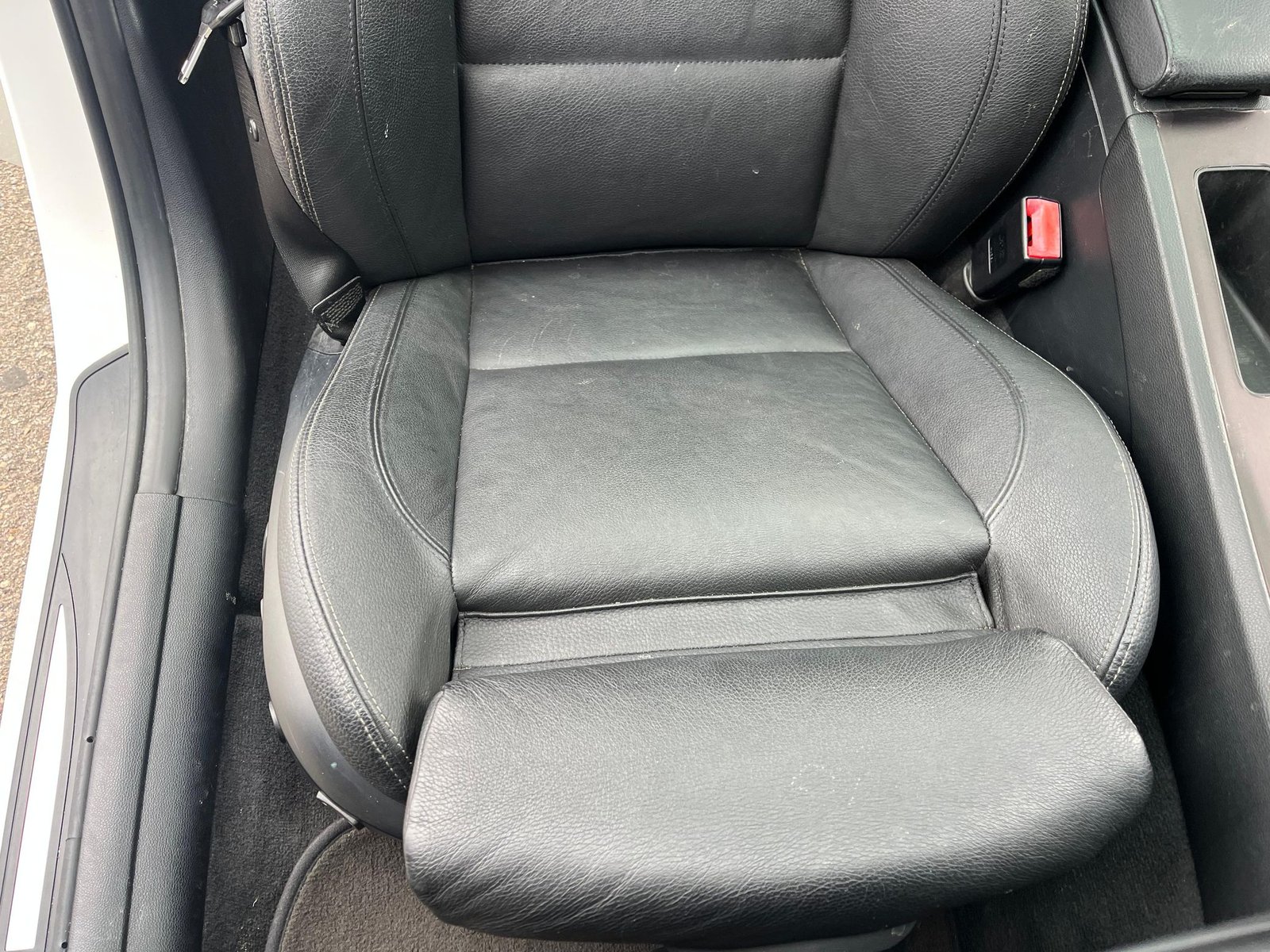 
								BMW 328i Sports Wagon full									