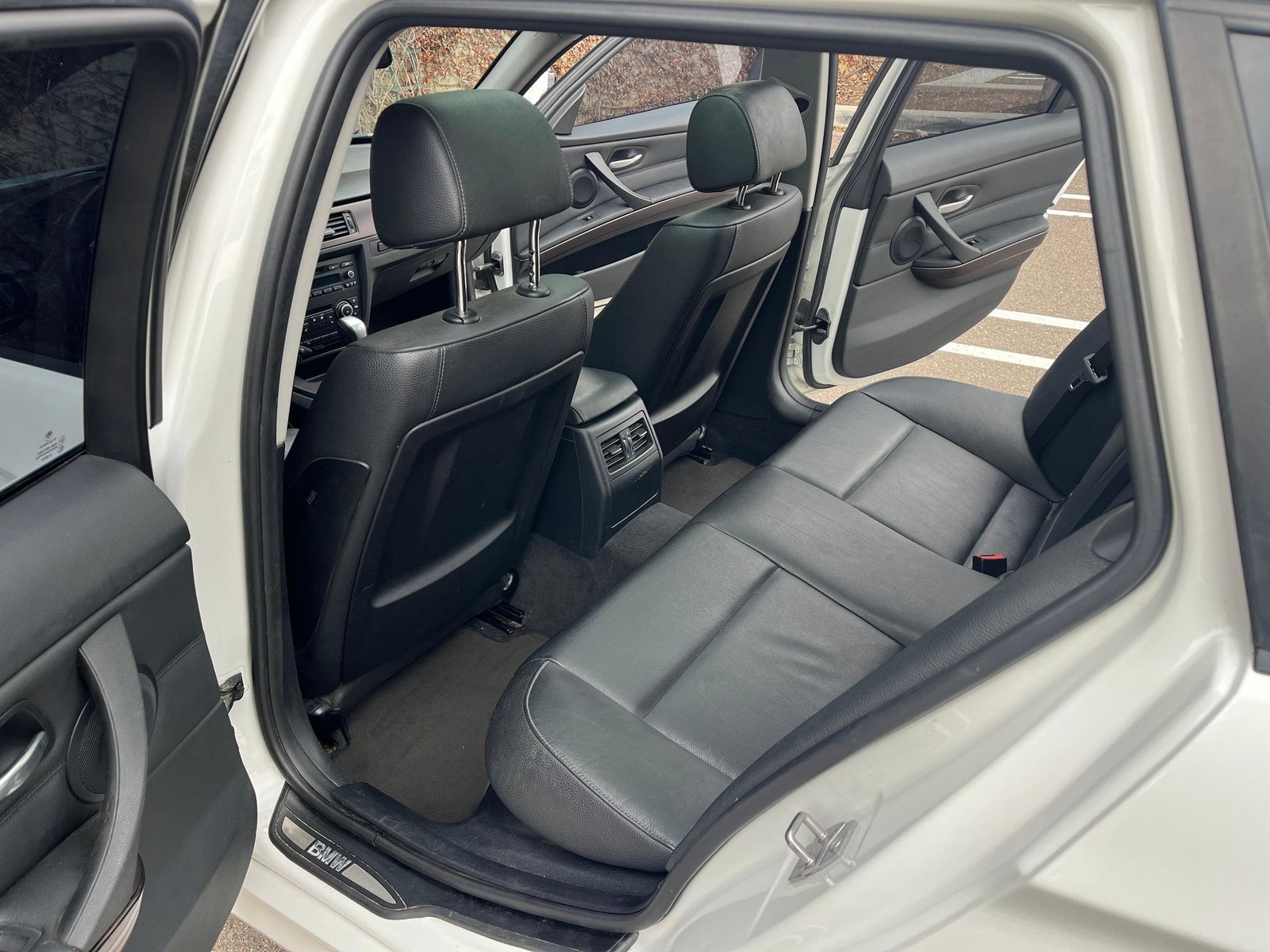 
								BMW 328i Sports Wagon full									