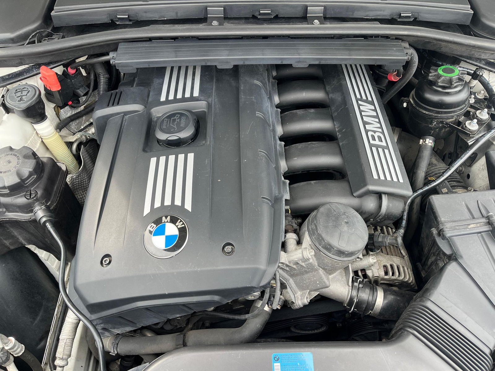 
								BMW 328i Sports Wagon full									