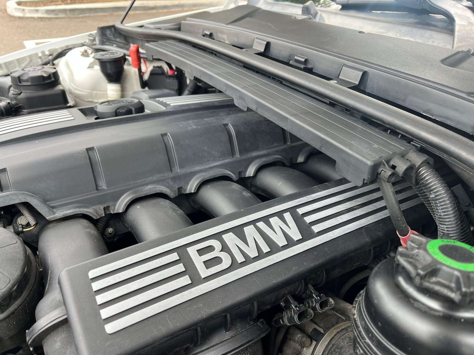 
								BMW 328i Sports Wagon full									