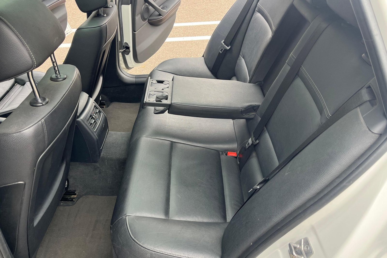 
								BMW 328i Sports Wagon full									