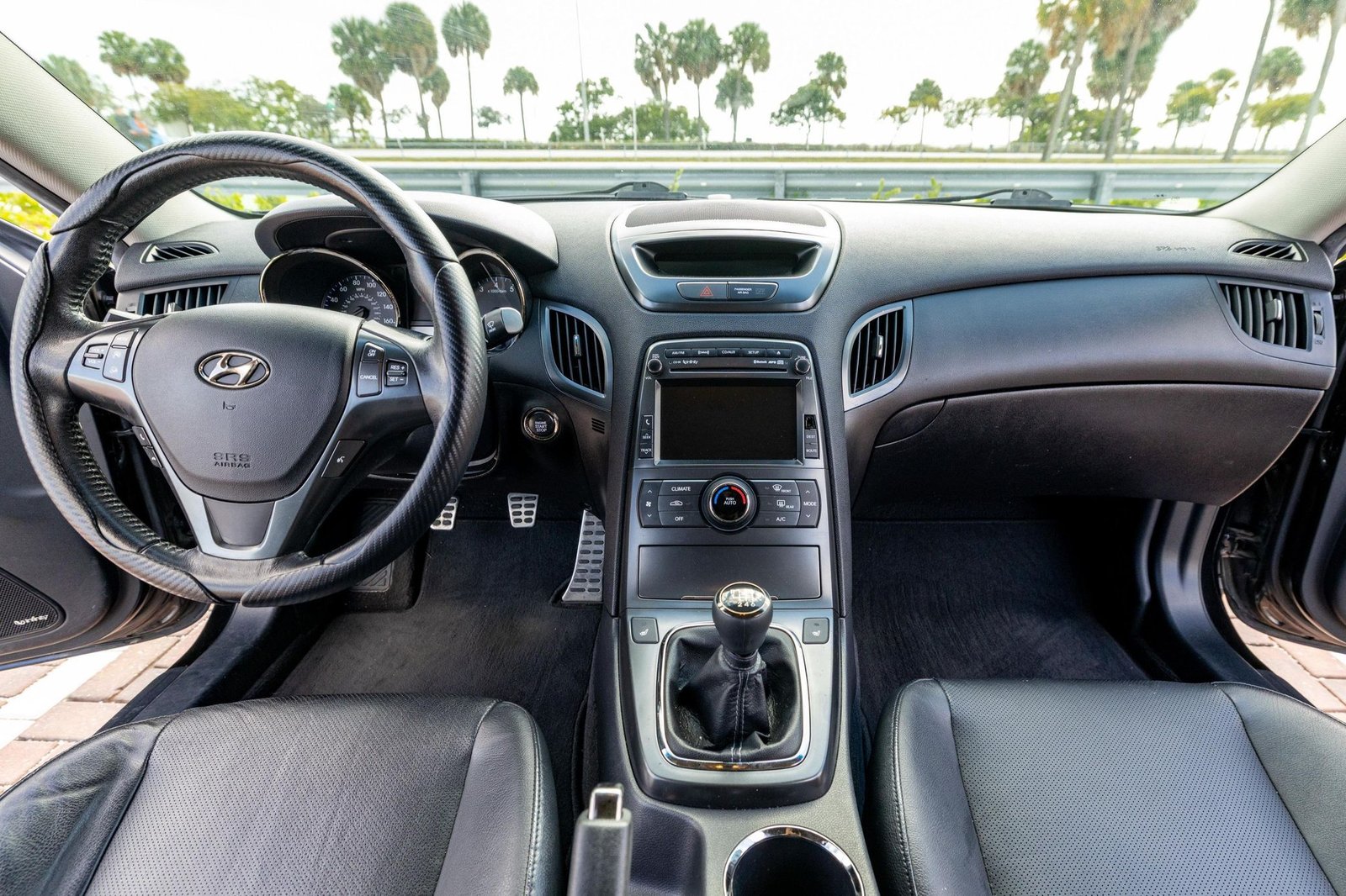 
								Hyundai Genesis Coupe 3.8 Track full									