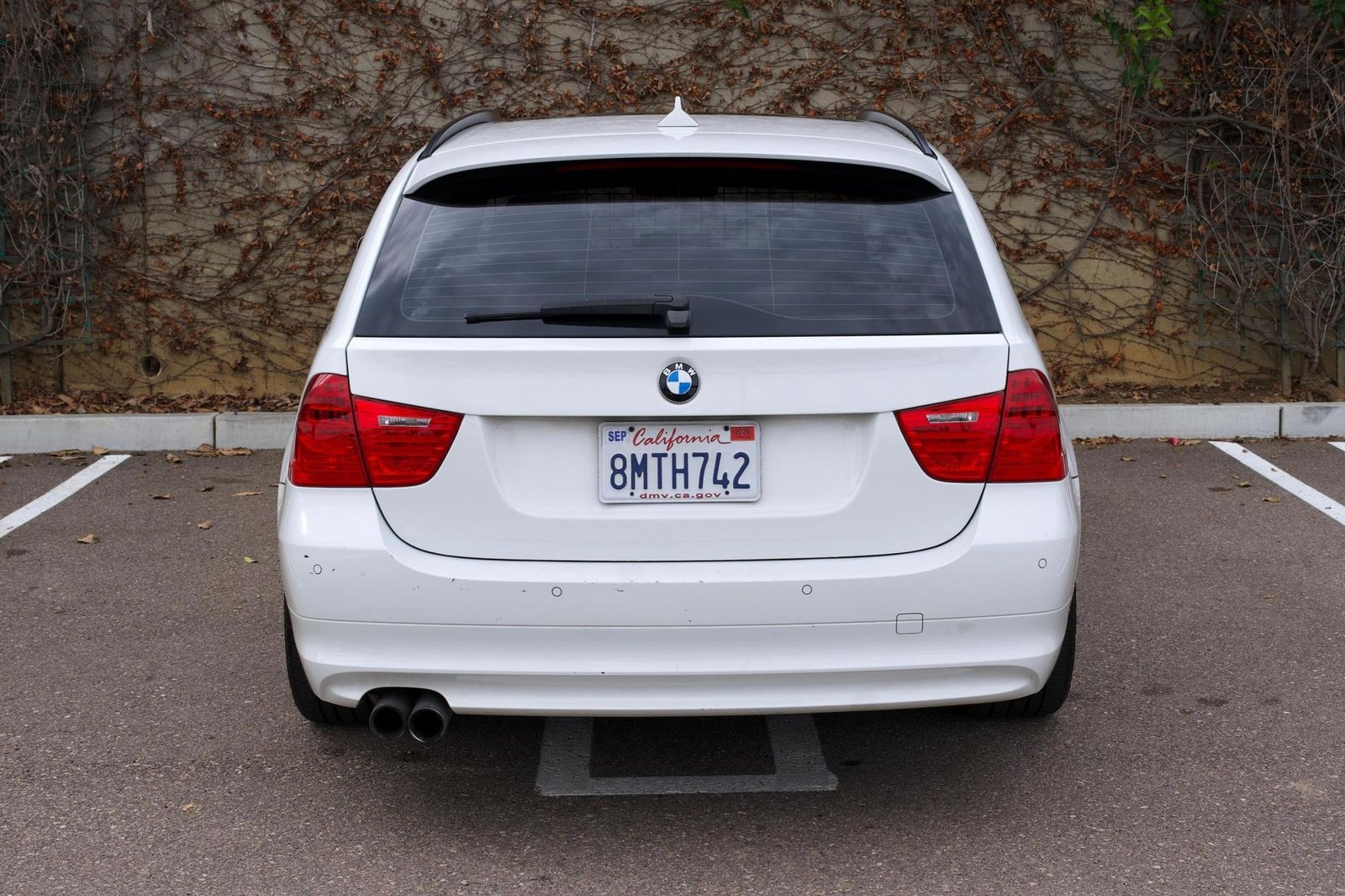 
								BMW 328i Sports Wagon full									