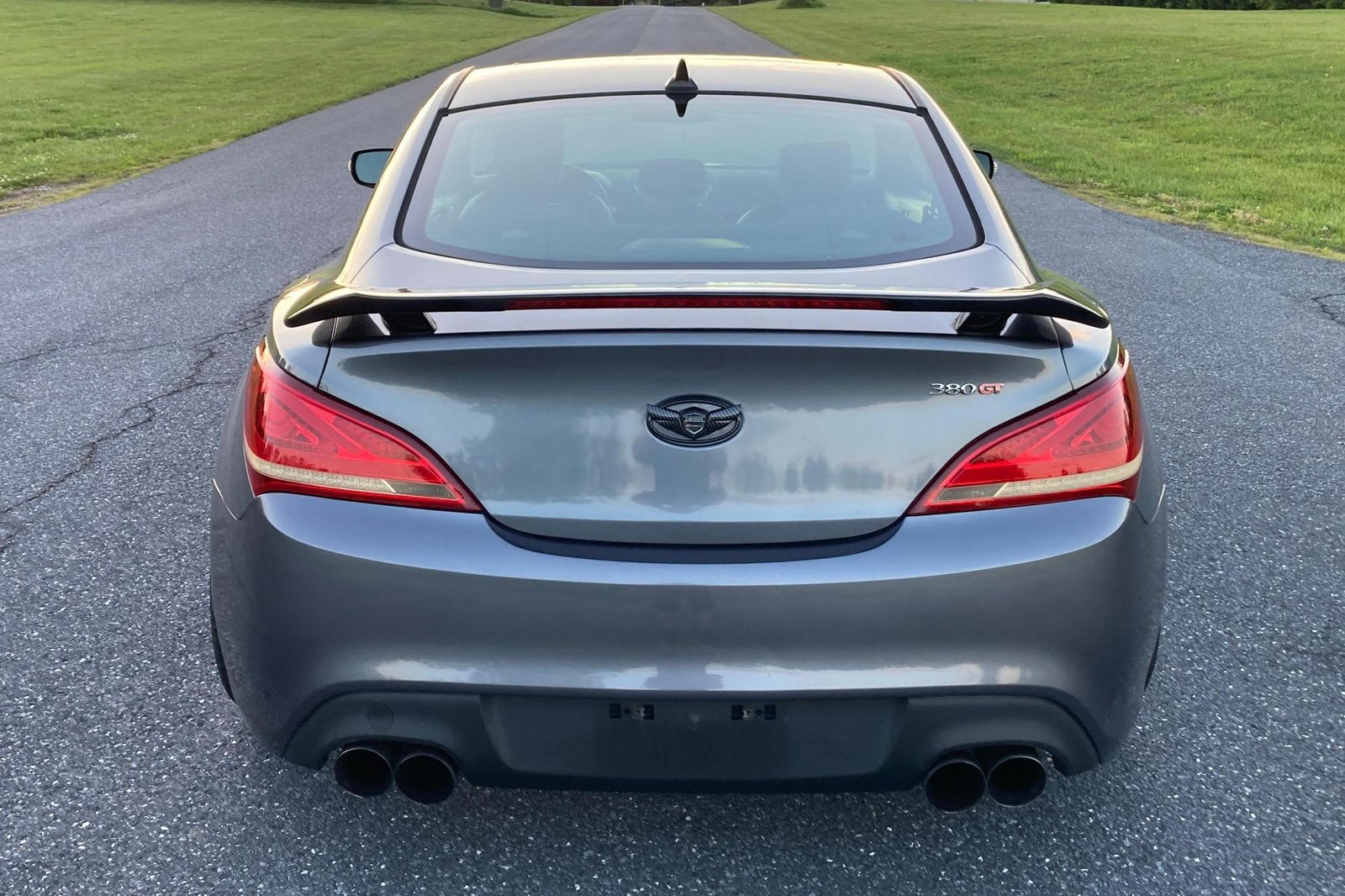 
								Hyundai Genesis Coupe 3.8 Track Edition full									