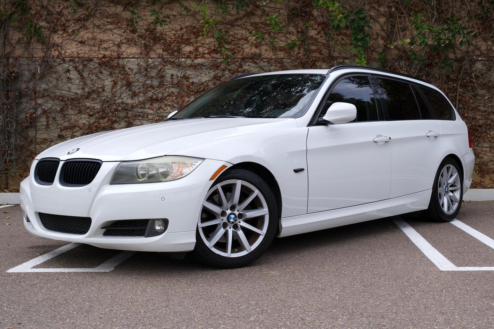 
								BMW 328i Sports Wagon full									