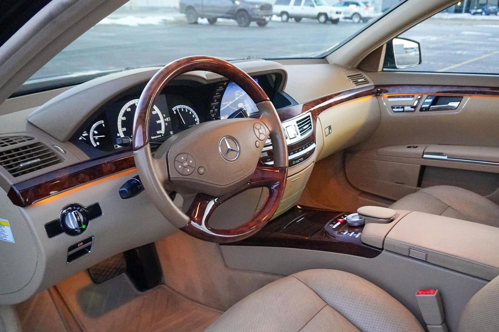 
								Mercedes-Benz S550 4Matic full									