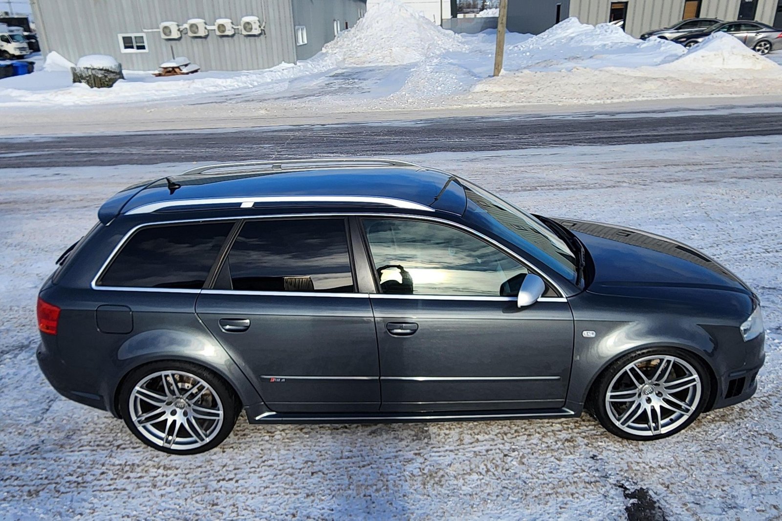 
								Audi RS4 Avant full									