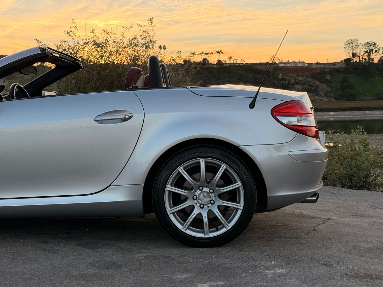 
								Mercedes-Benz SLK350 full									