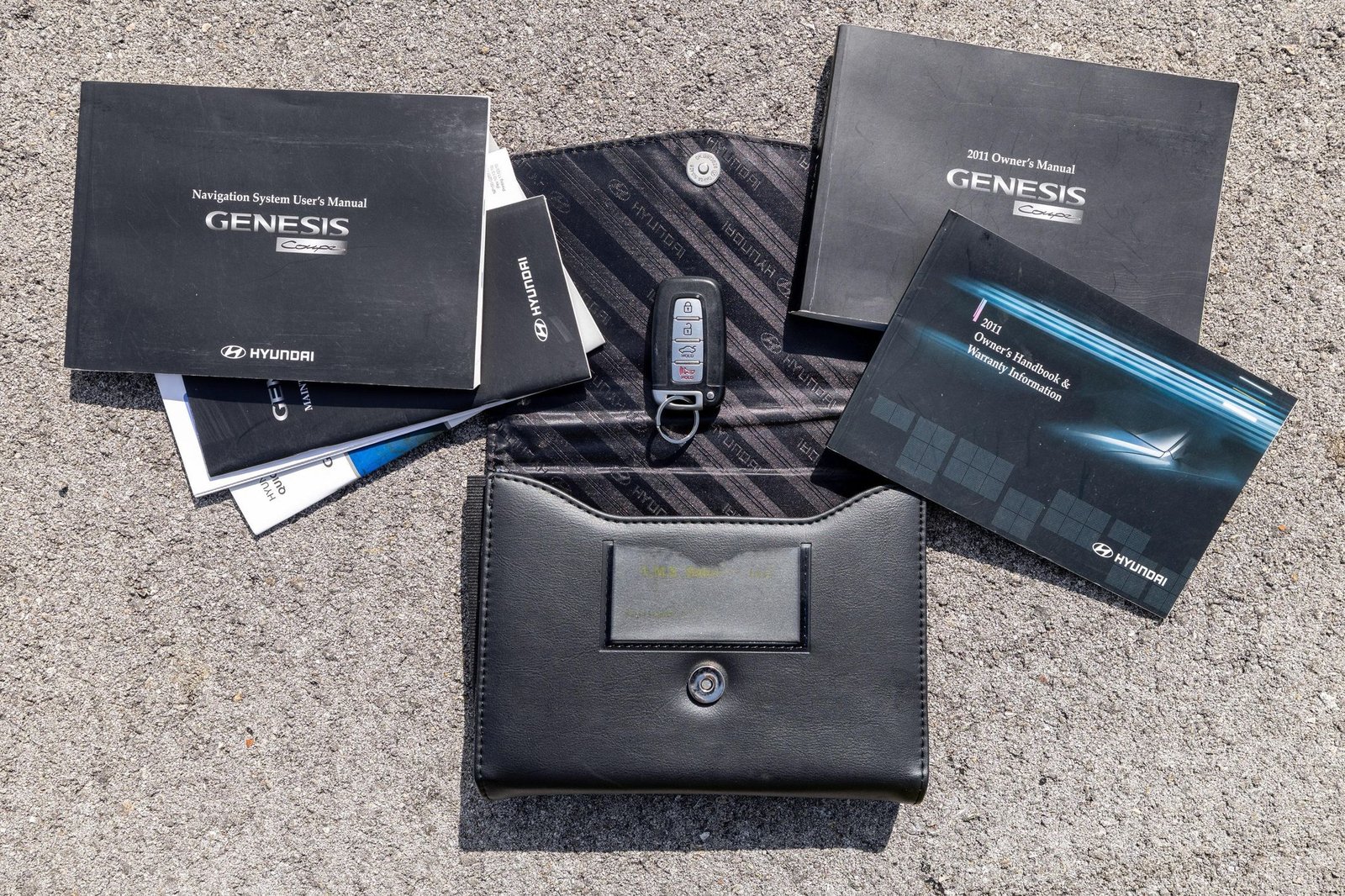 
								Hyundai Genesis Coupe 3.8 Track full									