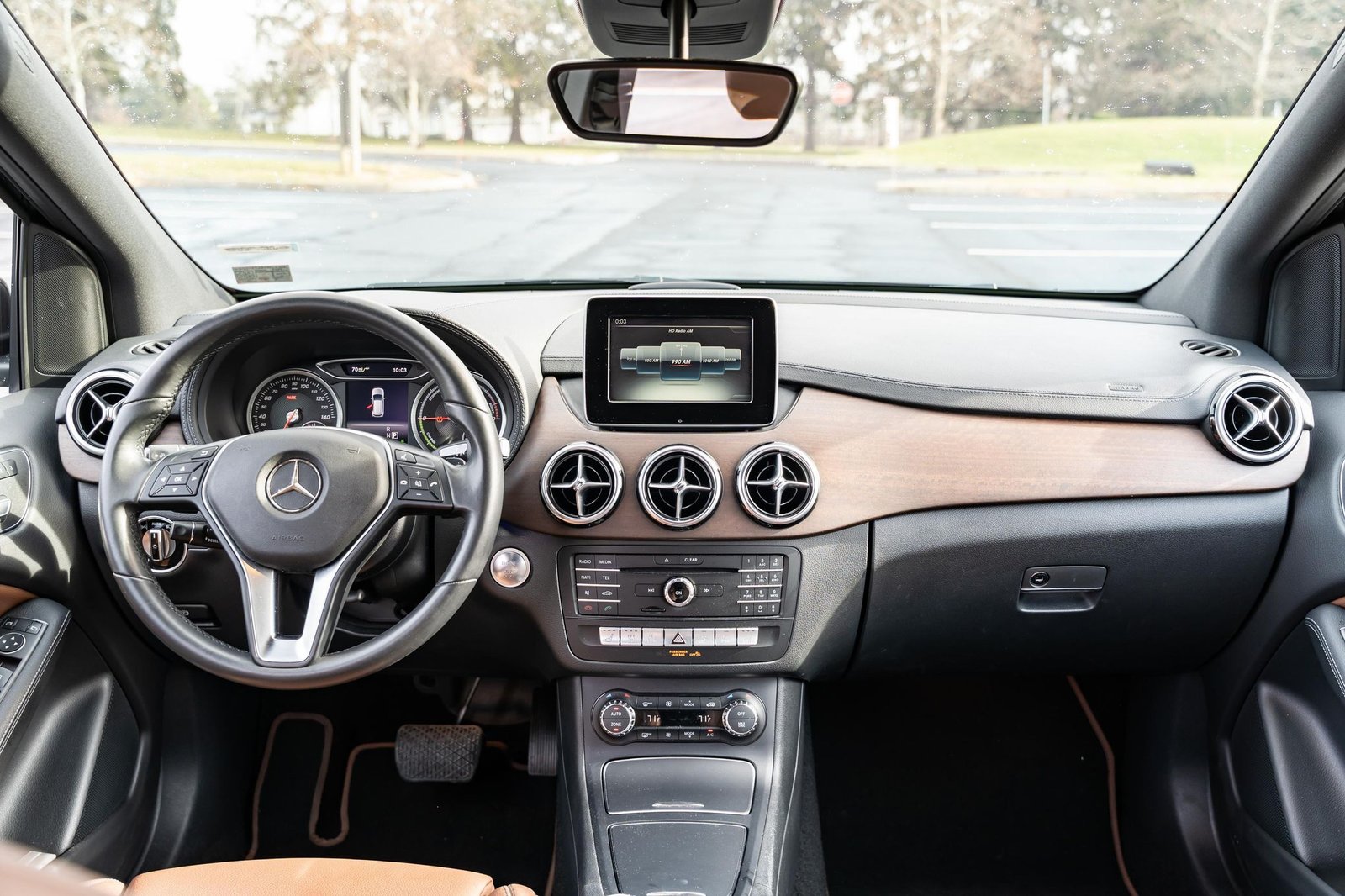 
								Mercedes-Benz B250e full									