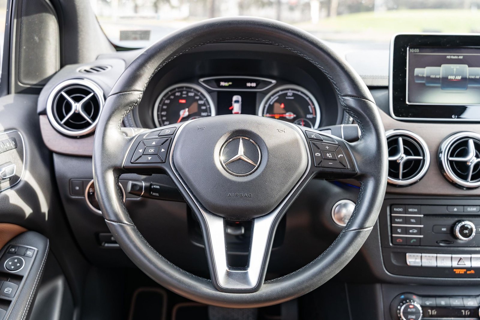 
								Mercedes-Benz B250e full									